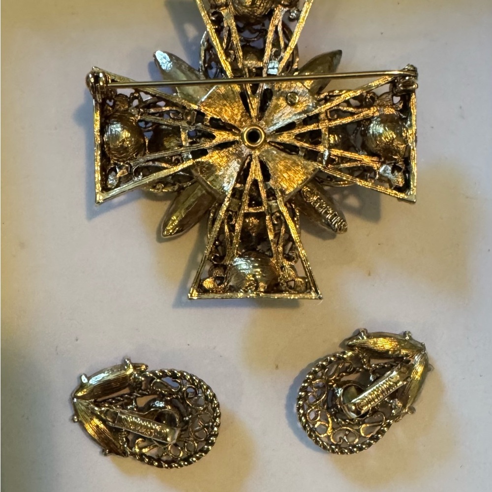 Emmons Maltese Red & Green Cross Vintage Brooch and Earrings Set - Picture 2 of 3